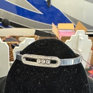 Elegant Silver Bracelet with Crystal Accents